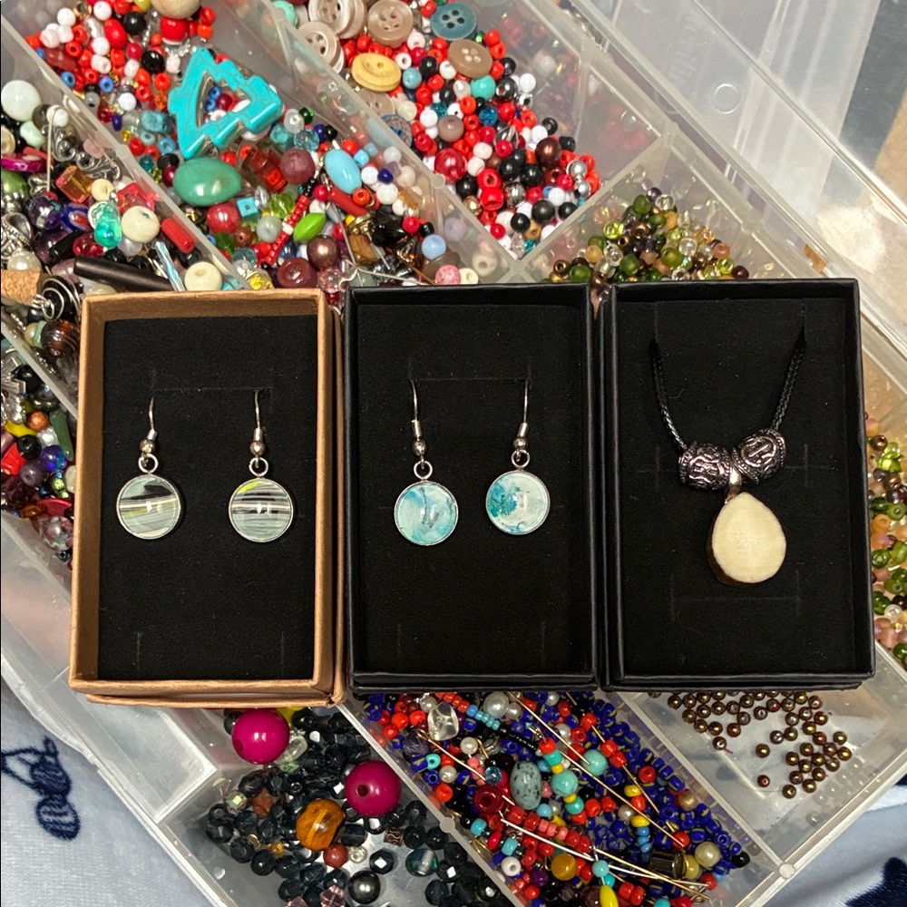 Set of two earrings and one necklace